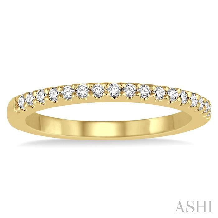 1/8 Ctw Round Cut Diamond Wedding Band in 14K Yellow Gold