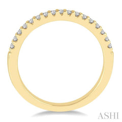 1/8 Ctw Round Cut Diamond Wedding Band in 14K Yellow Gold