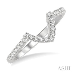 1/5 Ctw Chevron Center Round Cut Diamond Wedding Band in 14K White Gold