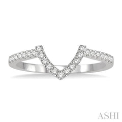 1/5 Ctw Chevron Center Round Cut Diamond Wedding Band in 14K White Gold