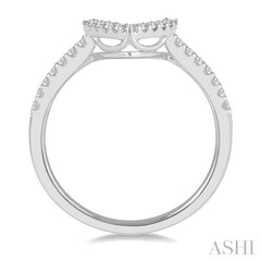 1/5 Ctw Chevron Center Round Cut Diamond Wedding Band in 14K White Gold