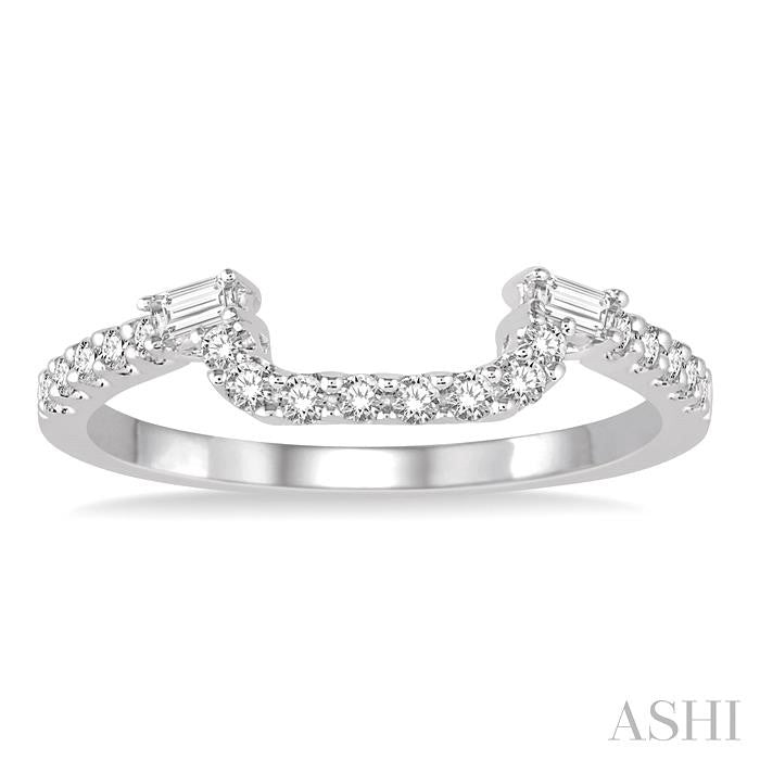 1/4 Ctw U-Shape Baguette Accent Round Cut Diamond Wedding Band in 14K White Gold