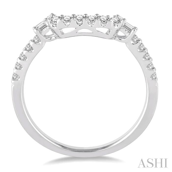 1/4 Ctw U-Shape Baguette Accent Round Cut Diamond Wedding Band in 14K White Gold