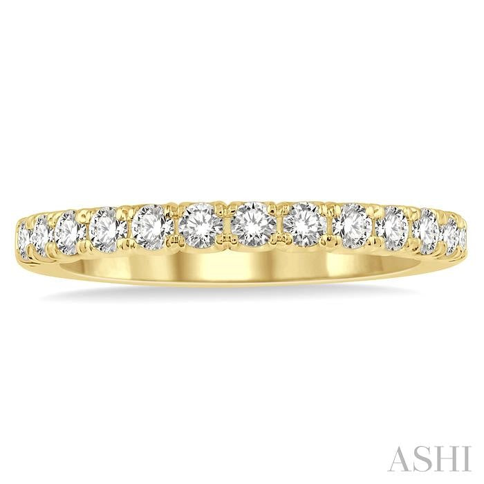 1/2 Ctw Round Cut Diamond Wedding Band in 14K Yellow Gold