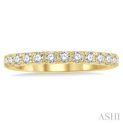 1/2 Ctw Round Cut Diamond Wedding Band in 14K Yellow Gold