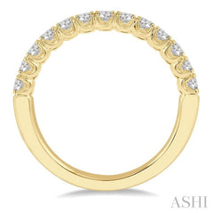 1/2 Ctw Round Cut Diamond Wedding Band in 14K Yellow Gold
