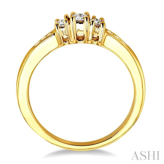 1/4 Ctw Nine Stone Round Cut Diamond Engagement Ring in 14K Yellow Gold