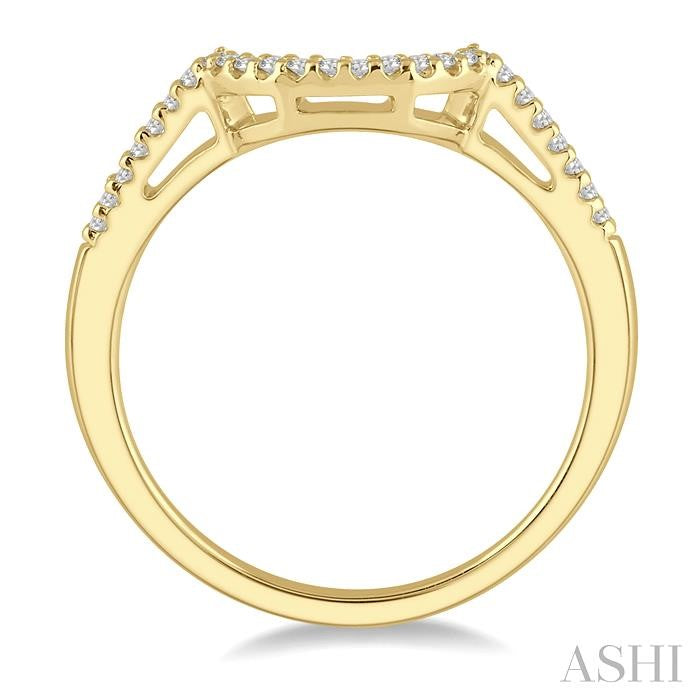 1/10 Ctw Round Cut Diamond Wedding Band in 14K Yellow Gold