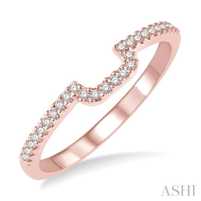 1/6 Ctw Trough Shape Center Round Cut Diamond Wedding Band in 14K Rose Gold