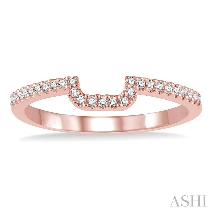 1/6 Ctw Trough Shape Center Round Cut Diamond Wedding Band in 14K Rose Gold