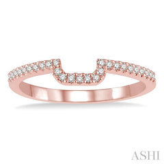 1/6 Ctw Trough Shape Center Round Cut Diamond Wedding Band in 14K Rose Gold