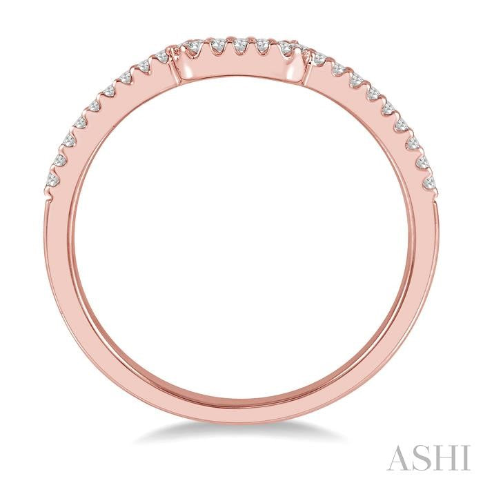 1/6 Ctw Trough Shape Center Round Cut Diamond Wedding Band in 14K Rose Gold