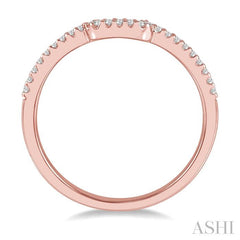 1/6 Ctw Trough Shape Center Round Cut Diamond Wedding Band in 14K Rose Gold