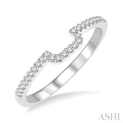 1/6 Ctw Trough Shape Center Round Cut Diamond Wedding Band in 14K White Gold