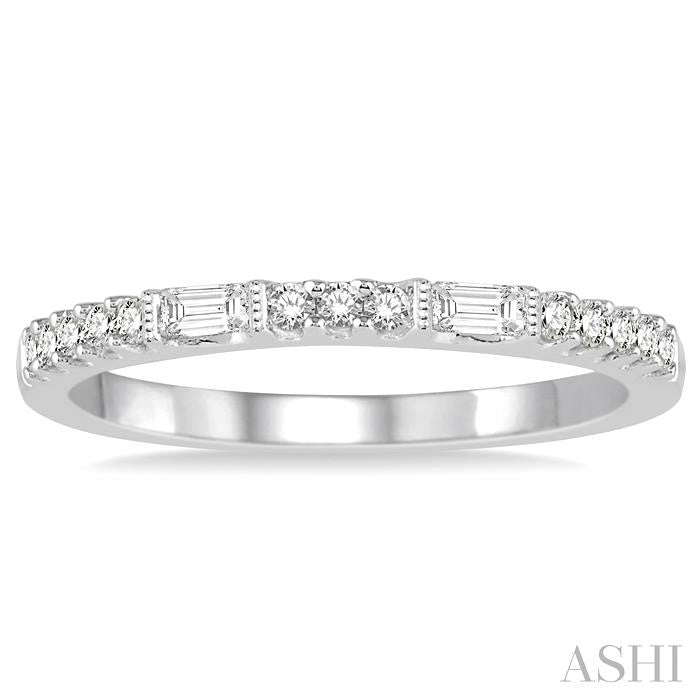 1/4 Ctw Diamond Wedding Band in 14K White Gold