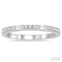 1/4 Ctw Diamond Wedding Band in 14K White Gold