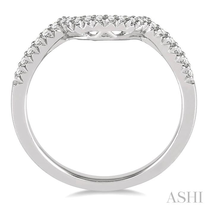 1/5 Ctw Curved Center Round Cut Diamond Wedding Band in 14K White Gold