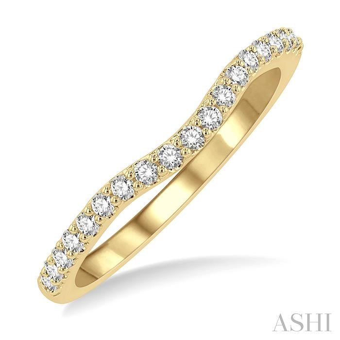 1/4 Ctw Curved Round Cut Diamond Wedding Band in 14K Yellow Gold