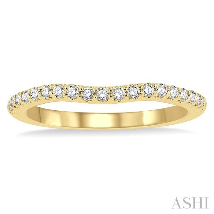 1/4 Ctw Curved Round Cut Diamond Wedding Band in 14K Yellow Gold
