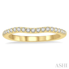 1/4 Ctw Curved Round Cut Diamond Wedding Band in 14K Yellow Gold
