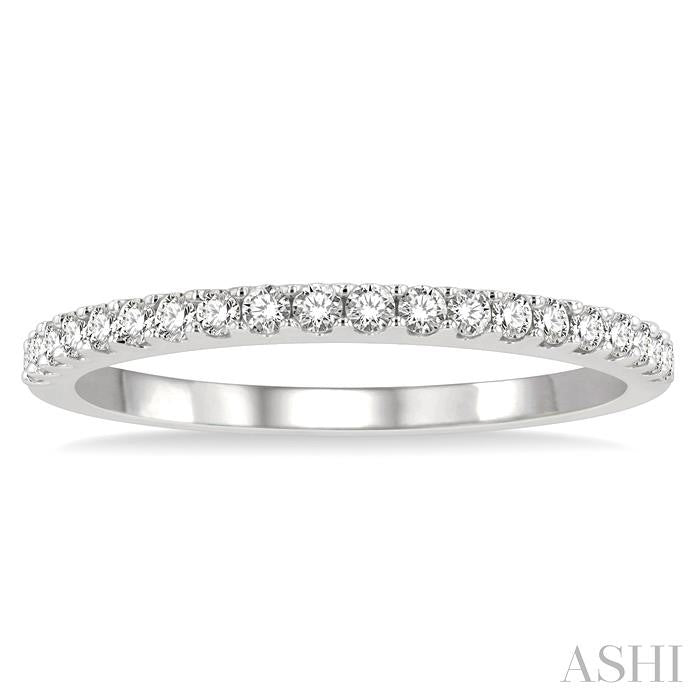 1/4 Ctw Round Cut Diamond Wedding Band in 14K White Gold