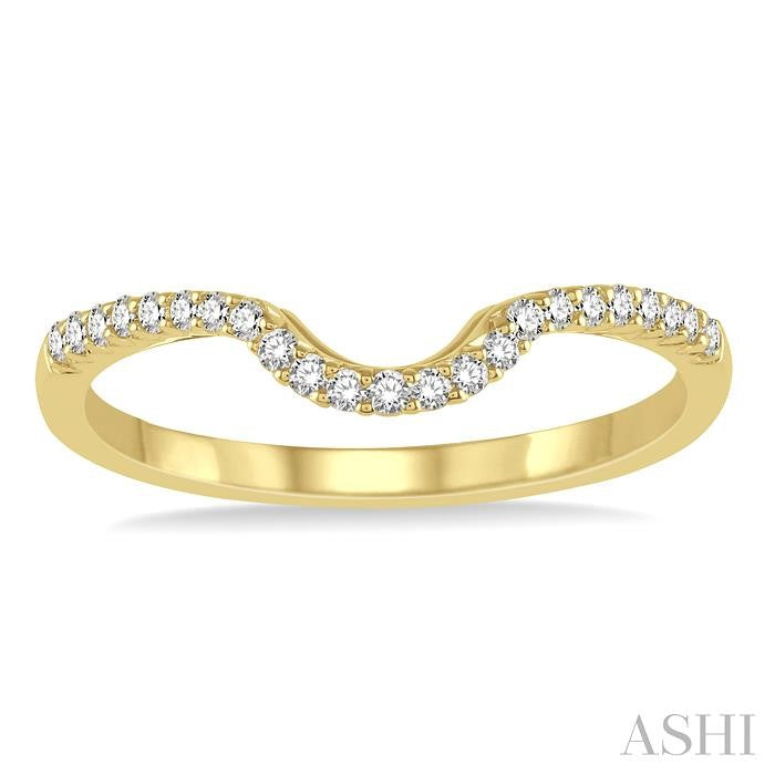 1/6 Ctw Round Diamond Curved Wedding Band in 14K Yellow Gold