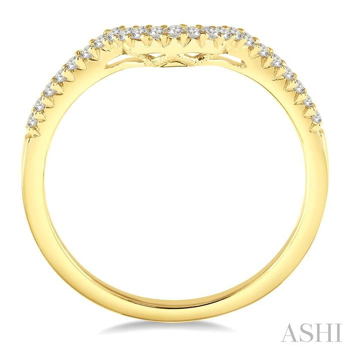 1/6 Ctw Round Diamond Curved Wedding Band in 14K Yellow Gold