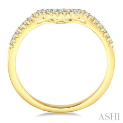 1/6 Ctw Round Diamond Curved Wedding Band in 14K Yellow Gold