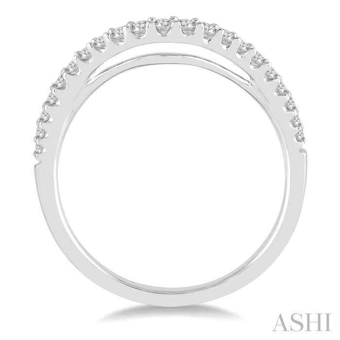 1/4 Ctw Round Cut Diamond Wedding Band in 14K White Gold