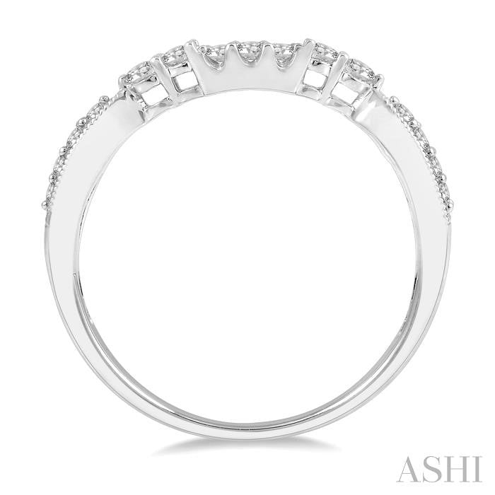 1/5 Ctw Curved Center Round Cut Diamond Wedding Band in 14K White Gold
