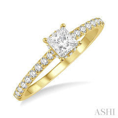 1/2 Ctw Round Cut Diamond Engagement Ring With 1/4 Ct Princess Cut Center Stone in 14K Yellow Gold