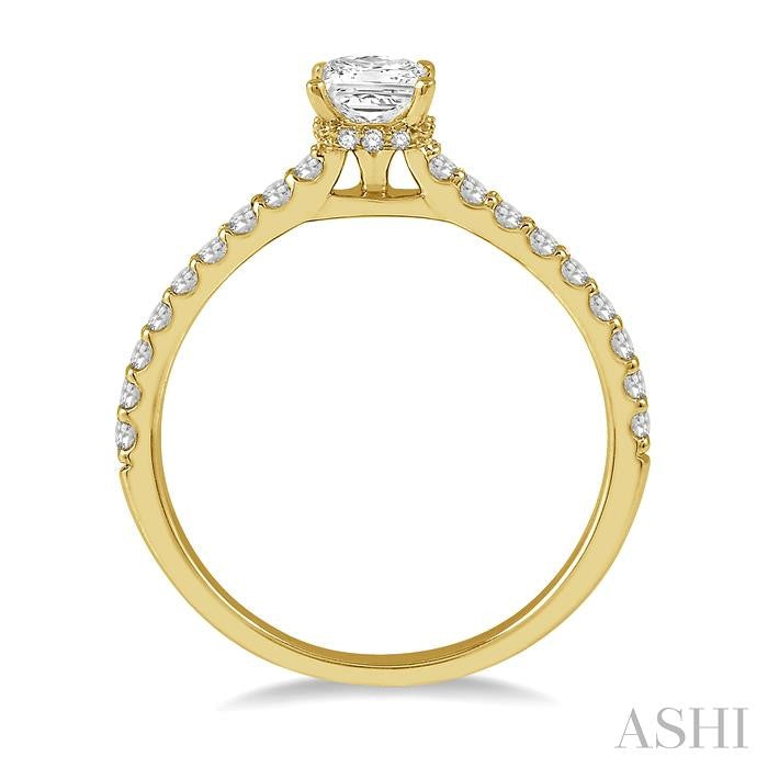 1/2 Ctw Round Cut Diamond Engagement Ring With 1/4 Ct Princess Cut Center Stone in 14K Yellow Gold