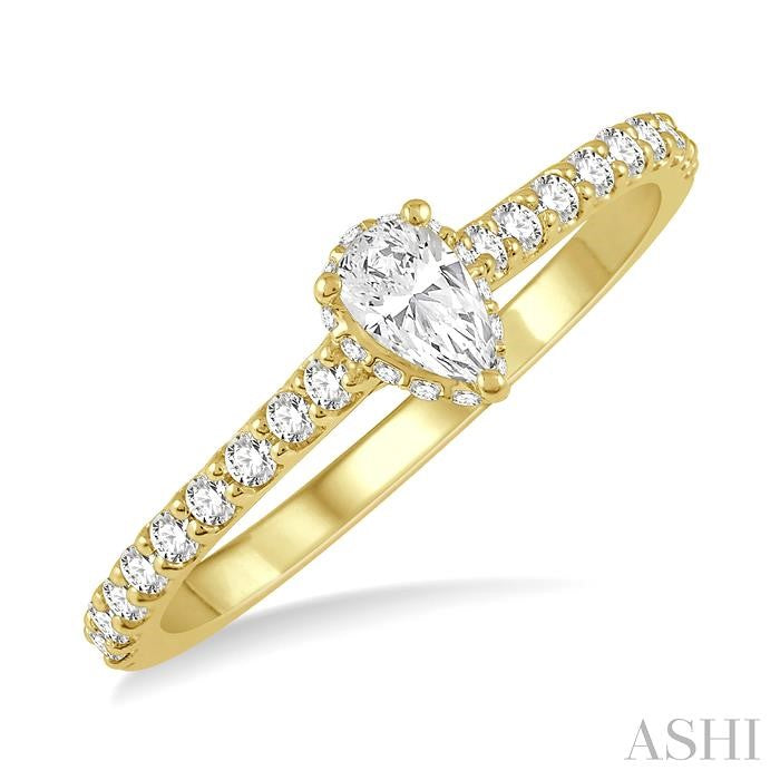 1/2 Ctw Round Cut Diamond Engagement Ring With 1/4 Ct Pear Cut Center Stone in 14K Yellow Gold