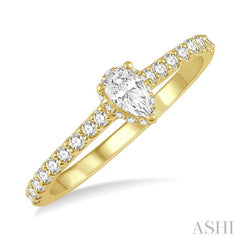 1/2 Ctw Round Cut Diamond Engagement Ring With 1/4 Ct Pear Cut Center Stone in 14K Yellow Gold