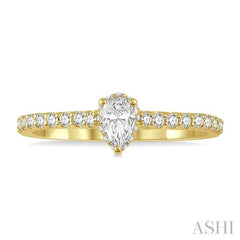 1/2 Ctw Round Cut Diamond Engagement Ring With 1/4 Ct Pear Cut Center Stone in 14K Yellow Gold