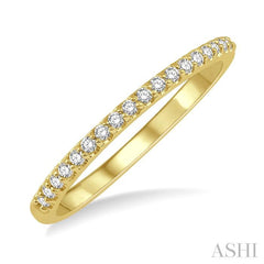 1/10 Ctw Round Cut Diamond Wedding Band in 14K Yellow Gold
