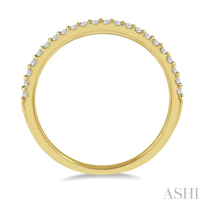 1/10 Ctw Round Cut Diamond Wedding Band in 14K Yellow Gold