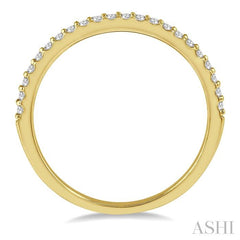 1/6 Ctw Round Cut Diamond Wedding Band in 14K Yellow Gold