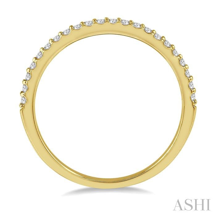 1/10 Ctw Round Cut Diamond Wedding Band in 14K Yellow Gold