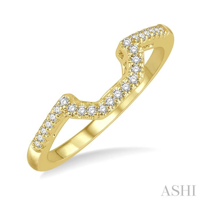 1/8 Ctw Deep Dish Center Round cut Diamond Wedding Band in 14K Yellow Gold