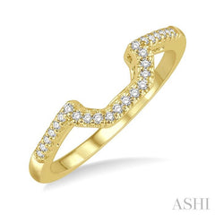 1/8 Ctw Deep Dish Center Round cut Diamond Wedding Band in 14K Yellow Gold