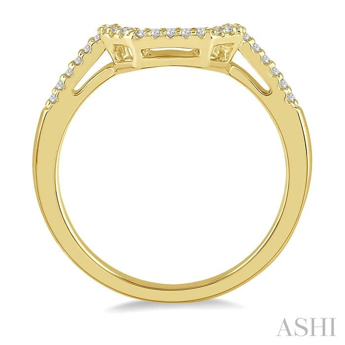 1/8 Ctw Deep Dish Center Round cut Diamond Wedding Band in 14K Yellow Gold