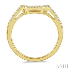 1/8 Ctw Deep Dish Center Round cut Diamond Wedding Band in 14K Yellow Gold