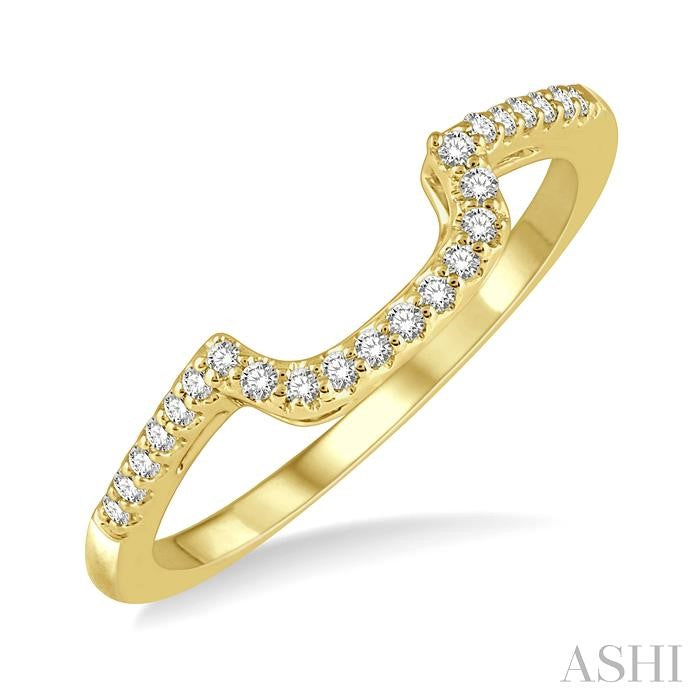 1/8 Ctw Trough Shape Center Round Cut Diamond Wedding Band in 14K Yellow Gold