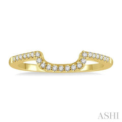 1/8 Ctw Trough Shape Center Round Cut Diamond Wedding Band in 14K Yellow Gold
