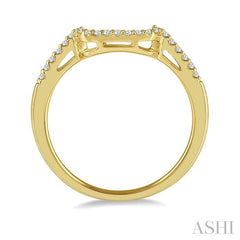 1/8 Ctw Trough Shape Center Round Cut Diamond Wedding Band in 14K Yellow Gold
