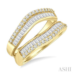 1 1/10 Ctw Baguette and Round Cut Diamond Insert Ring in 14K Yellow Gold