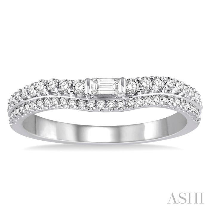 1/3 Ctw Step Shank Baguette Center Round Cut Diamond Wedding Band in 14K White Gold