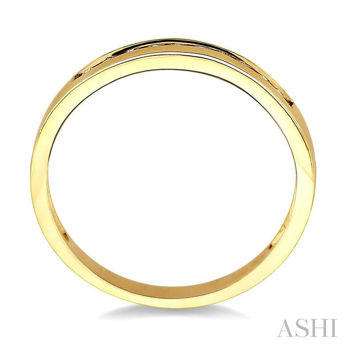 1/10 Ctw Round Cut Diamond Band in 14K Yellow Gold