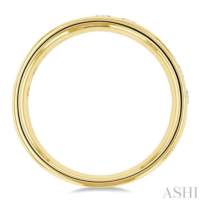 3/4 Ctw Round Cut Diamond Wedding Band in 14K Yellow Gold